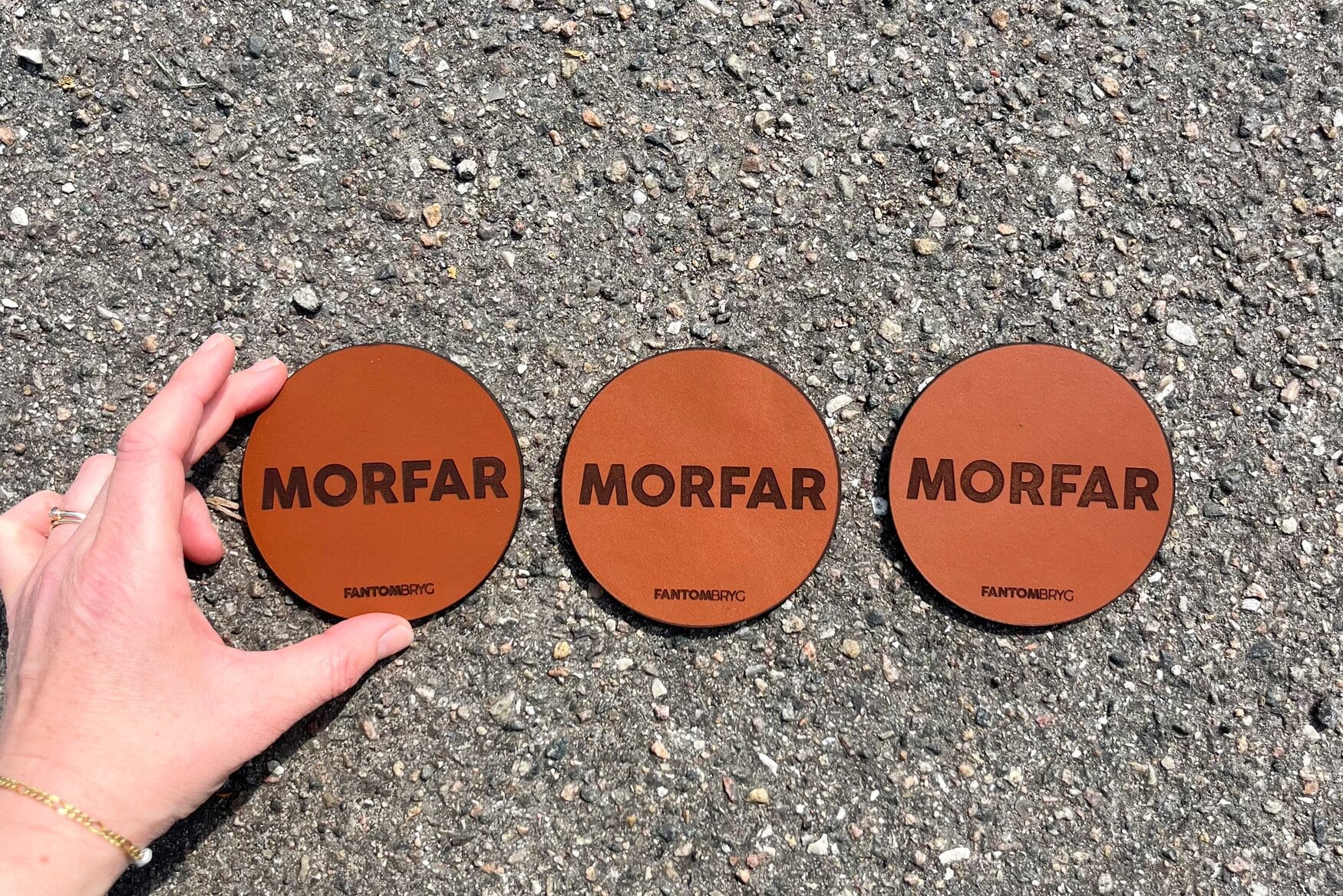 MORFAR - Håndlavet ølbrik i kernelæder